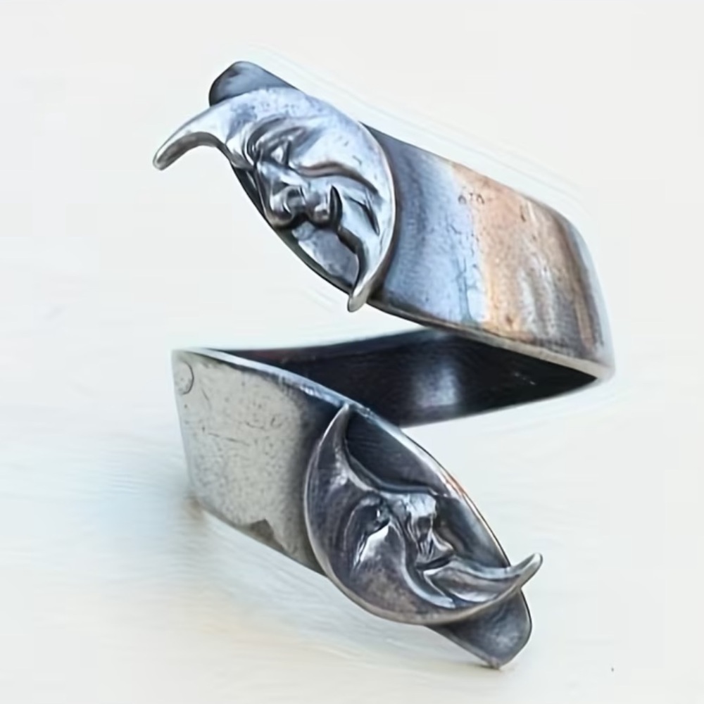 Silver Moon Design Ring